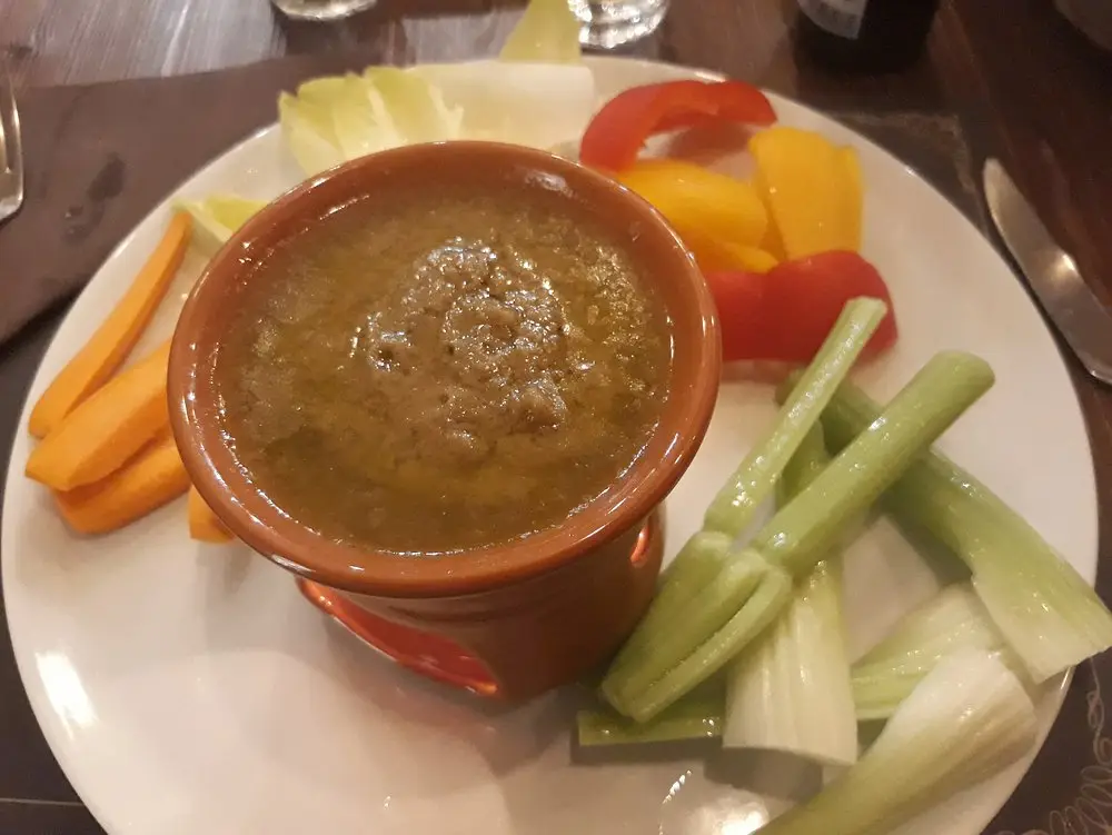 Bagna cauda con verdure fresche