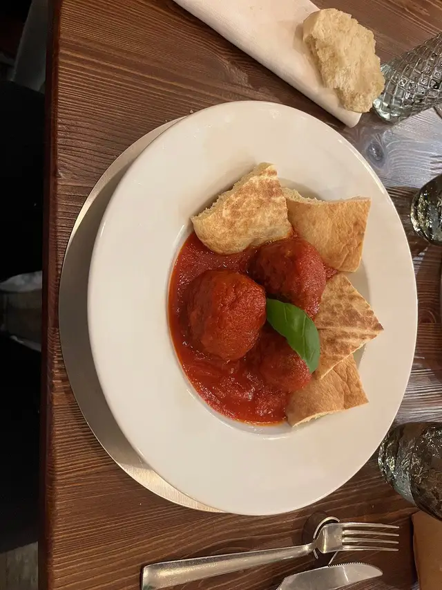 Polpette e focaccia