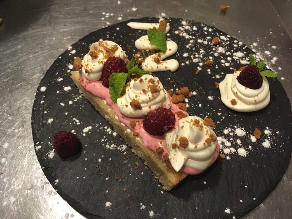 Dessert maison sur ardoise